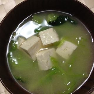 鉄分摂取！歯ごたえシャキッ！小松菜と豆腐の味噌汁